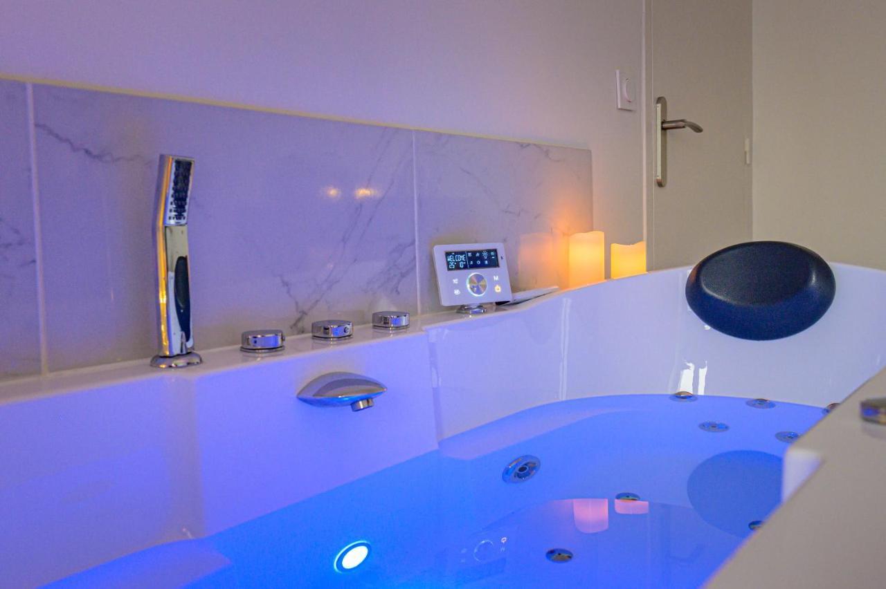 Cinema & Jacuzzi Aux Etoiles - Casabianca Suite Saint-Etienne  Esterno foto