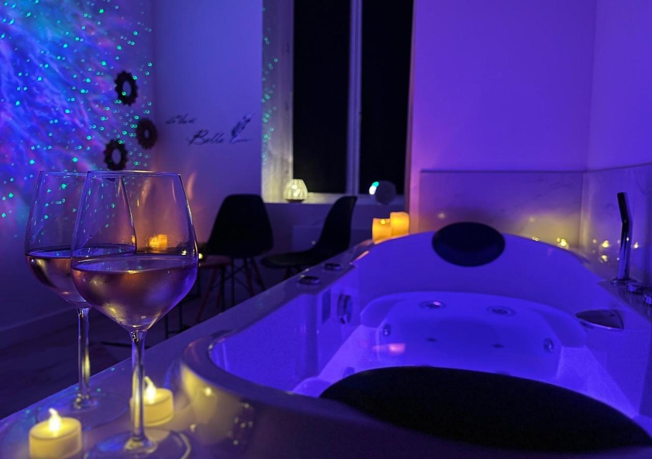 Cinema & Jacuzzi Aux Etoiles - Casabianca Suite Saint-Etienne  Esterno foto